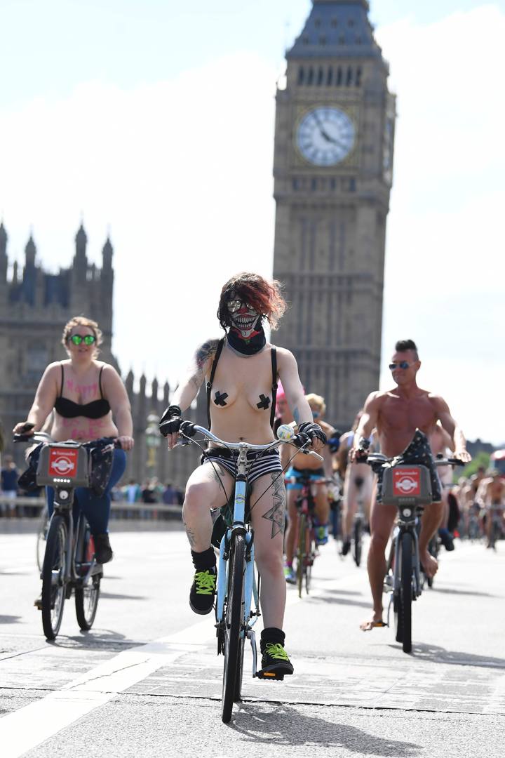 Londra: in bici nudi per la sicurezza e contro - La Gazzetta dello Sport